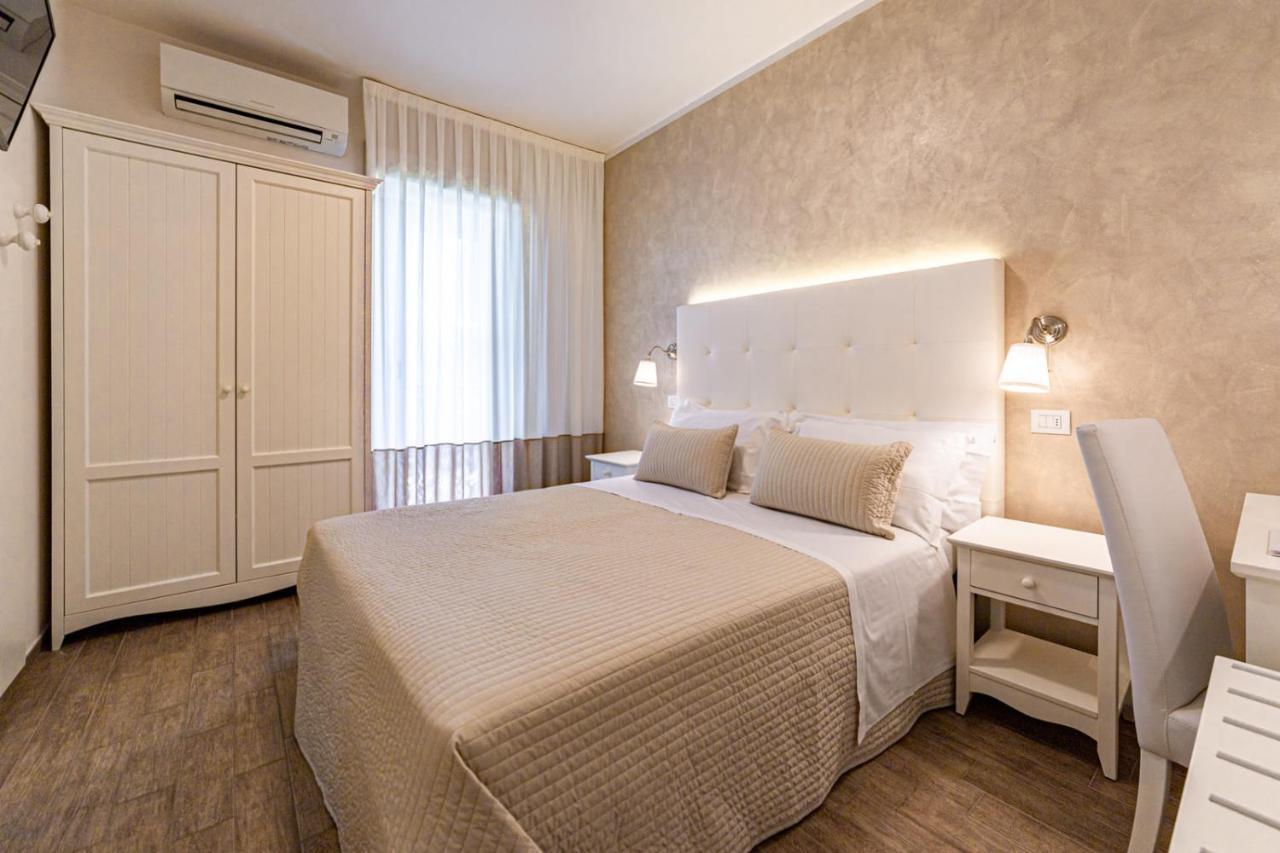 Hotel Soraya - Spiaggia Sawasdee Riccione Eksteriør bilde
