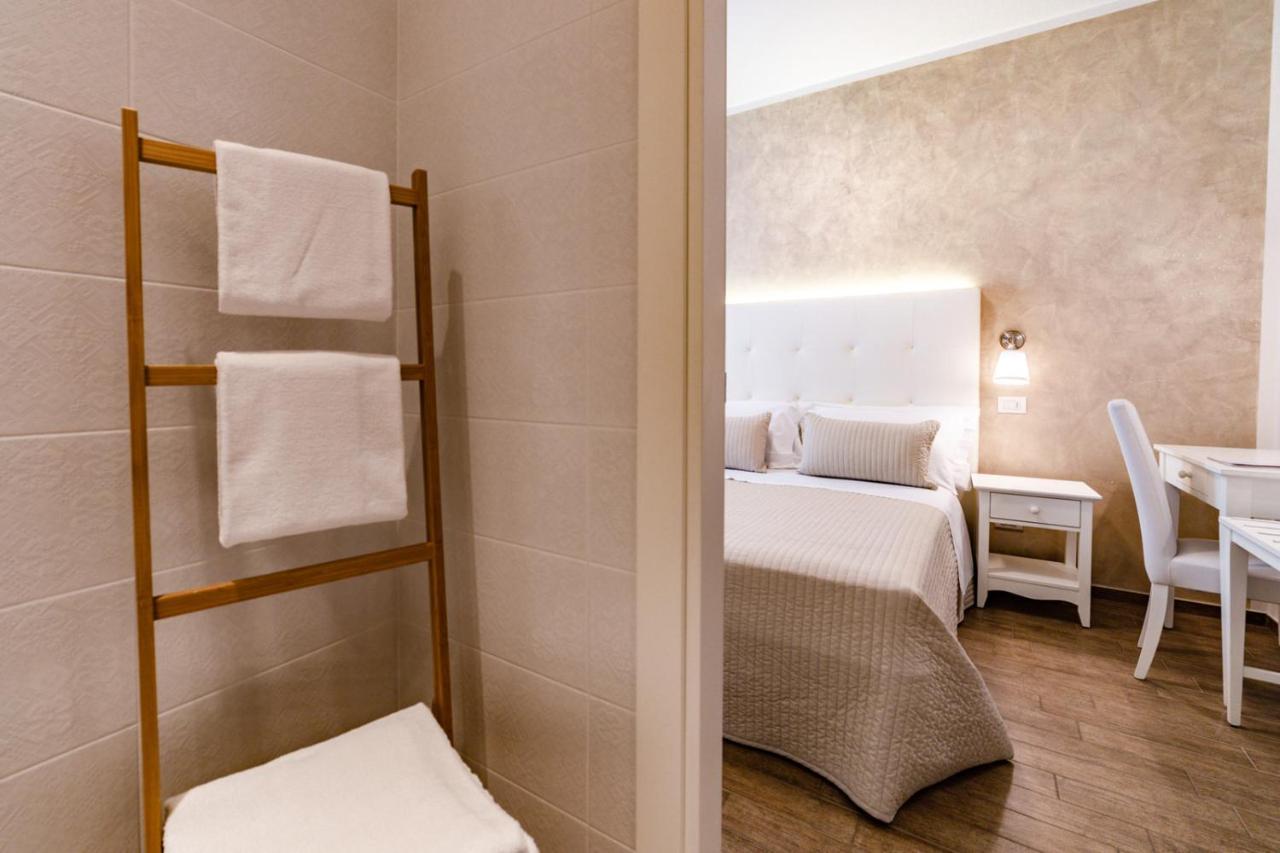 Hotel Soraya - Spiaggia Sawasdee Riccione Eksteriør bilde