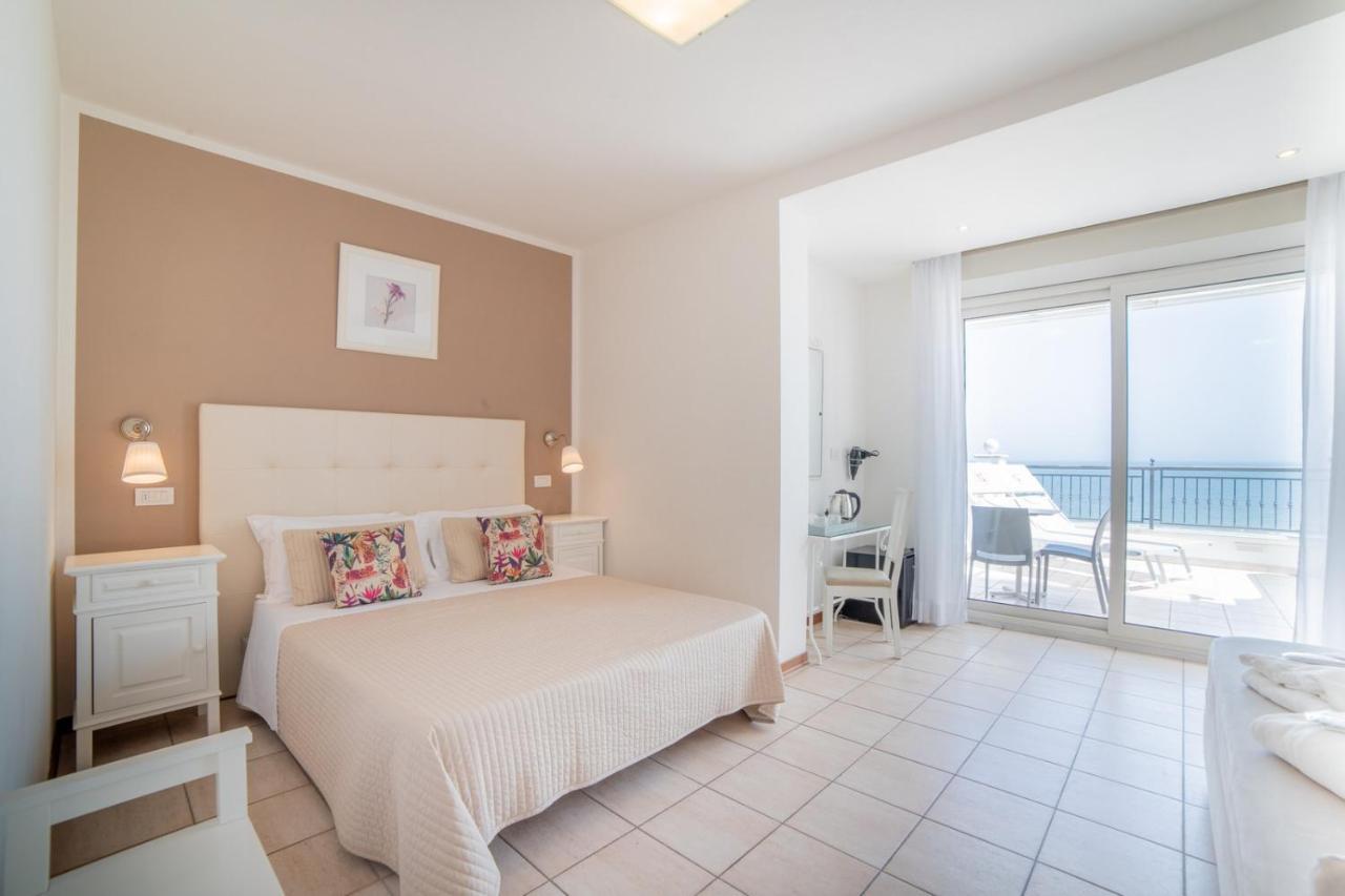 Hotel Soraya - Spiaggia Sawasdee Riccione Eksteriør bilde