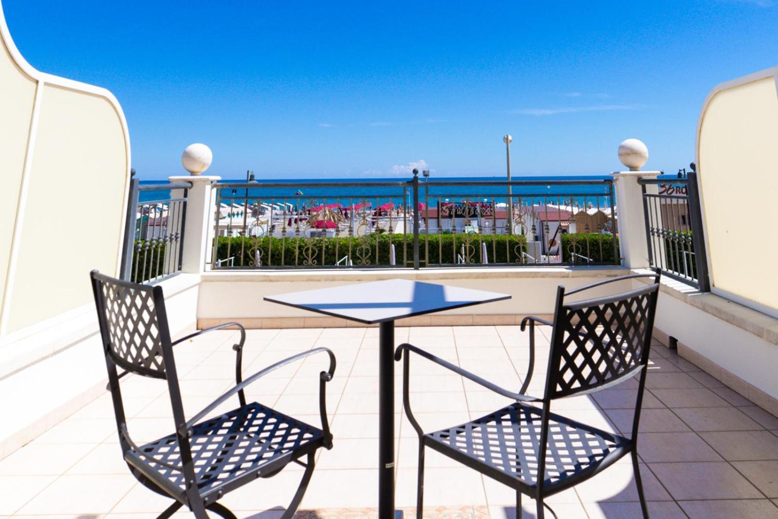 Hotel Soraya - Spiaggia Sawasdee Riccione Eksteriør bilde